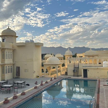 The Burj Resort Luxurious Stay อุเดเปอร์ ภายนอก รูปภาพ