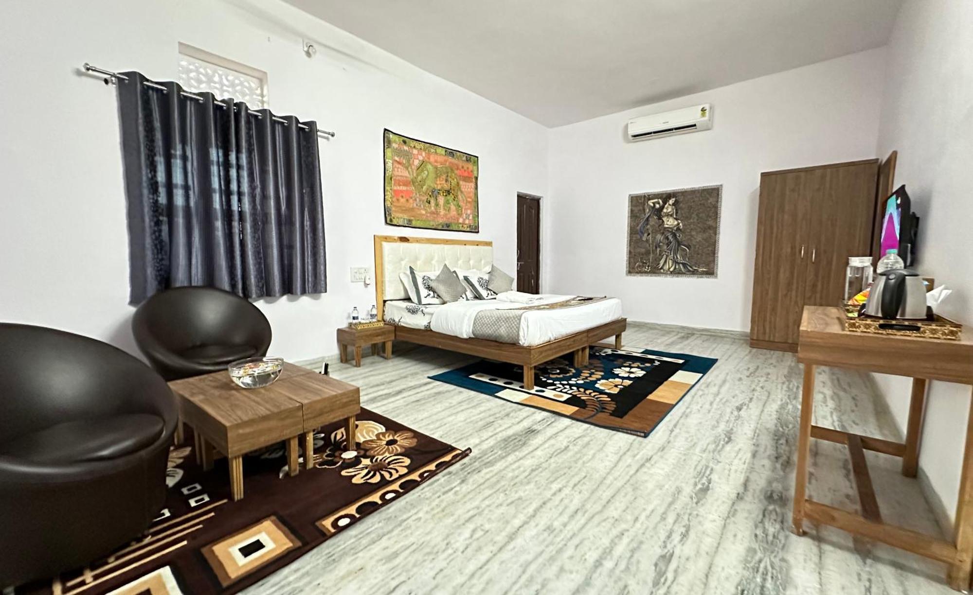 The Burj Resort Luxurious Stay อุเดเปอร์ ภายนอก รูปภาพ