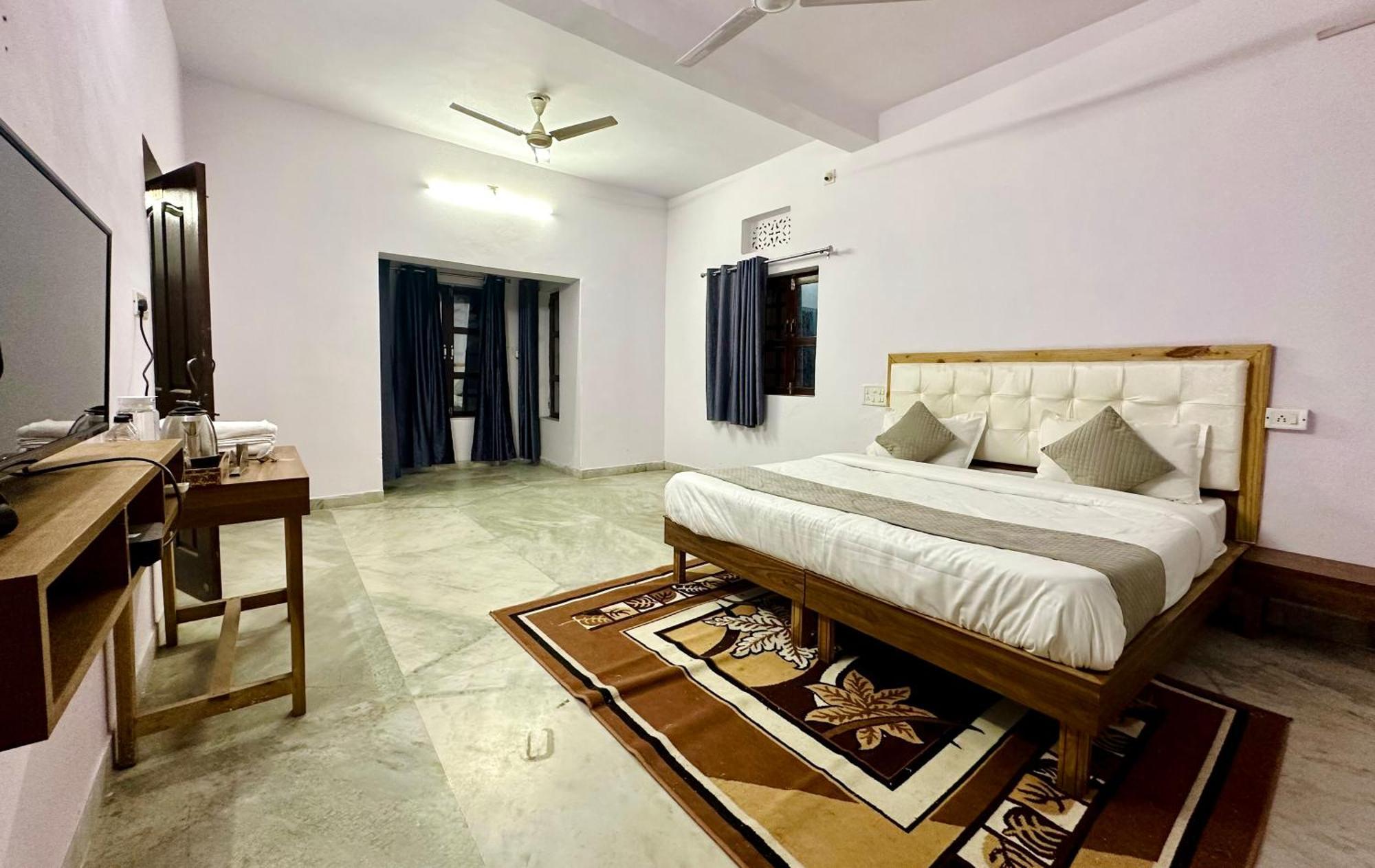 The Burj Resort Luxurious Stay อุเดเปอร์ ภายนอก รูปภาพ