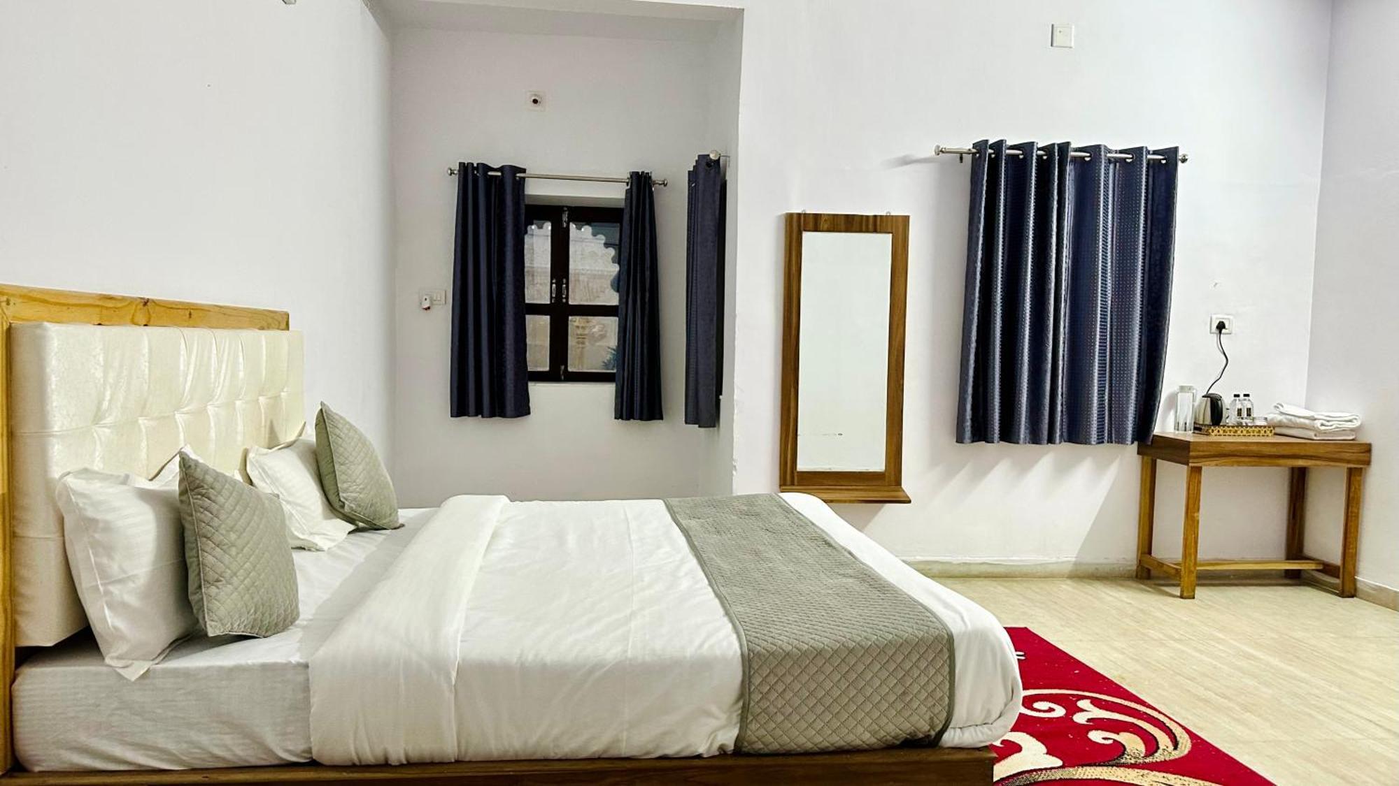 The Burj Resort Luxurious Stay อุเดเปอร์ ภายนอก รูปภาพ