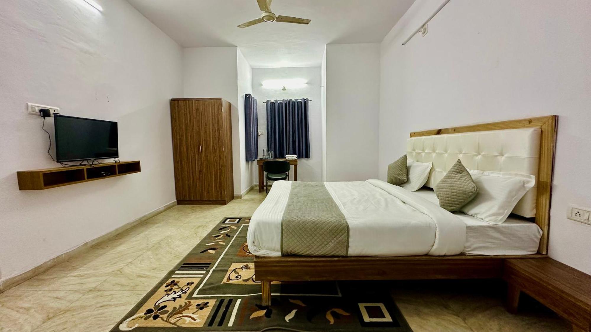 The Burj Resort Luxurious Stay อุเดเปอร์ ภายนอก รูปภาพ