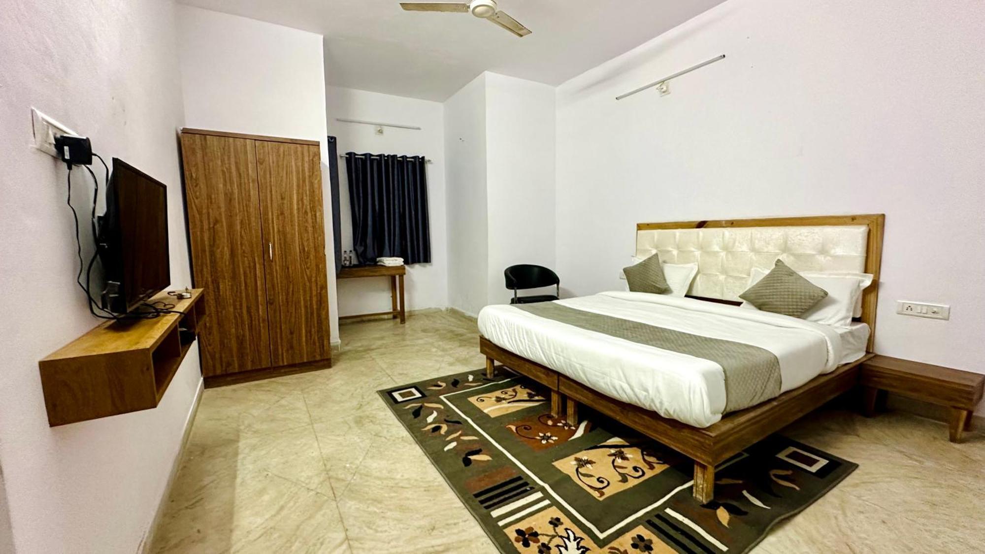 The Burj Resort Luxurious Stay อุเดเปอร์ ภายนอก รูปภาพ
